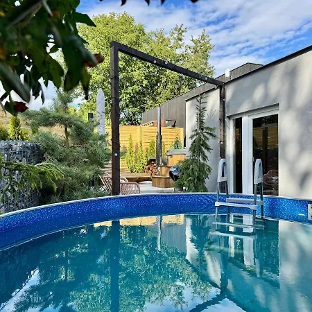 Garden - The Garage Semesterbostad