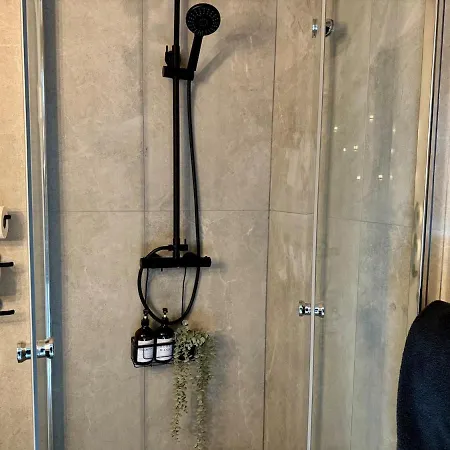 Garden - The Garage Semesterbostad Drahobudice