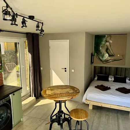 Garden - The Garage * Drahobudice