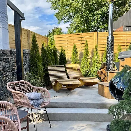 Semesterbostad Garden - The Garage *