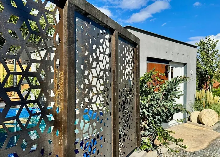 Garden - The Garage